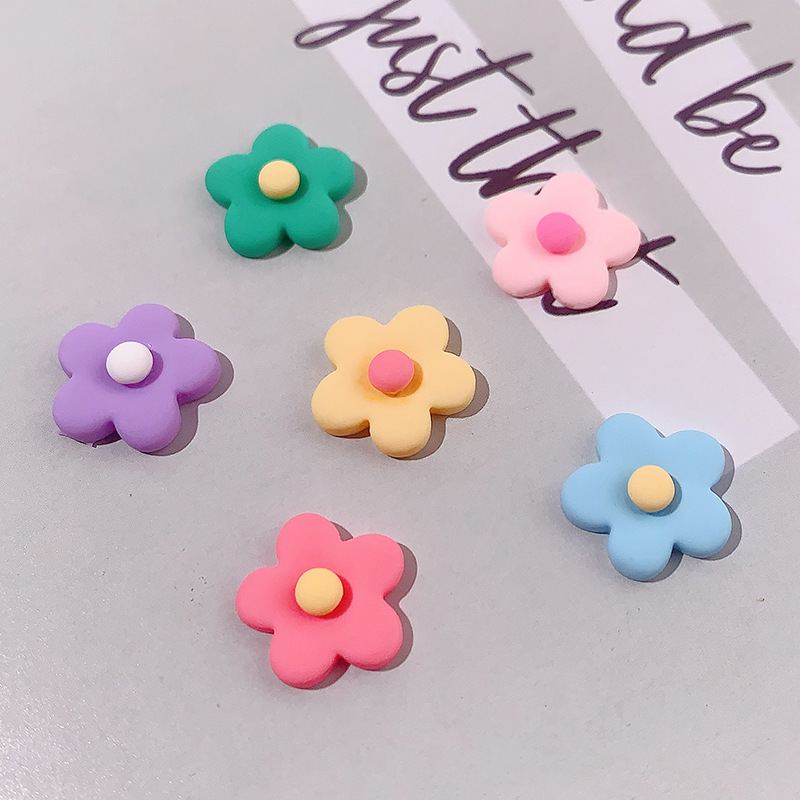 Accesorios de resina de flores de cinco pétalos esmerilados transfronterizos DiDi adorno de cabello agujero de botón de zapatos agujero de taza de agua material de broche de pelo