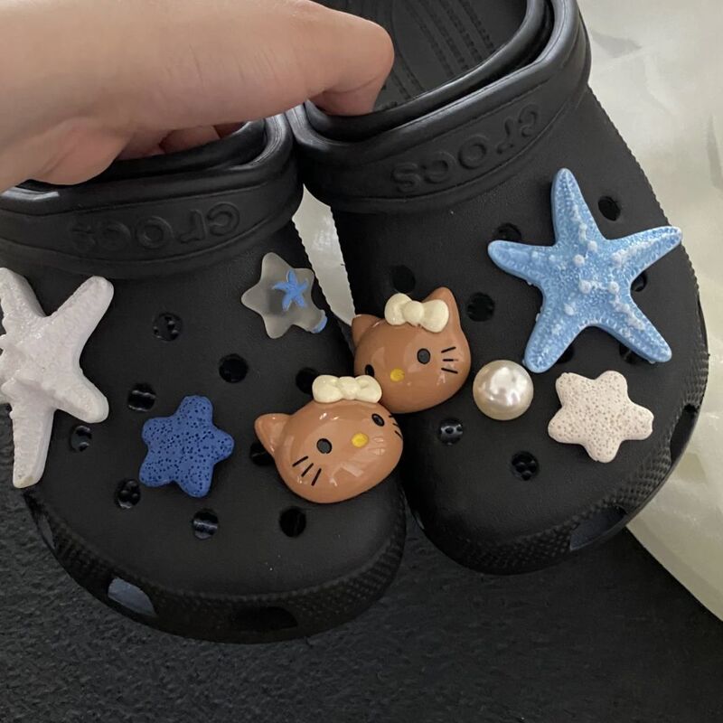 Brown Clogs with Kt Cat, Blue and White Starfish DIY Decorations, High-End Accessories, Cute Shoe Charms, Detachable Shoe Buckles