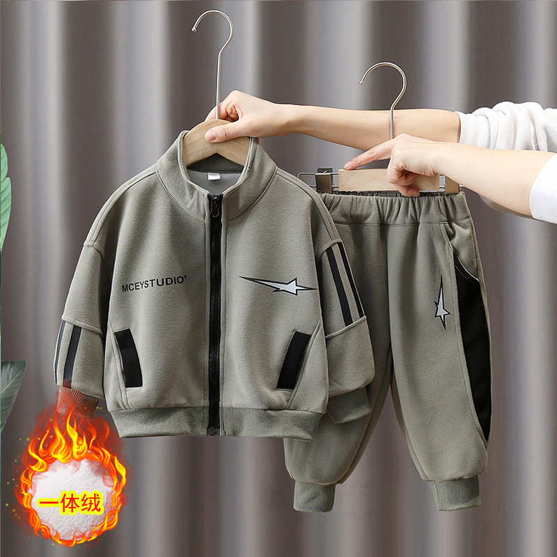 6651 Traje para niños 2025 otoño e invierno nuevo bebé para hombres más terciopelo engrosamiento de dos piezas ropa deportiva ropa para niños de moda