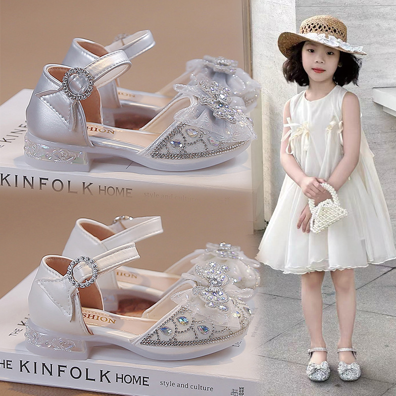 Sandálias infantiles 2026 verano nuevo diamante princesa zapatos de cristal bebés con suela suave sandálias de cabeza para niños grandes image 4