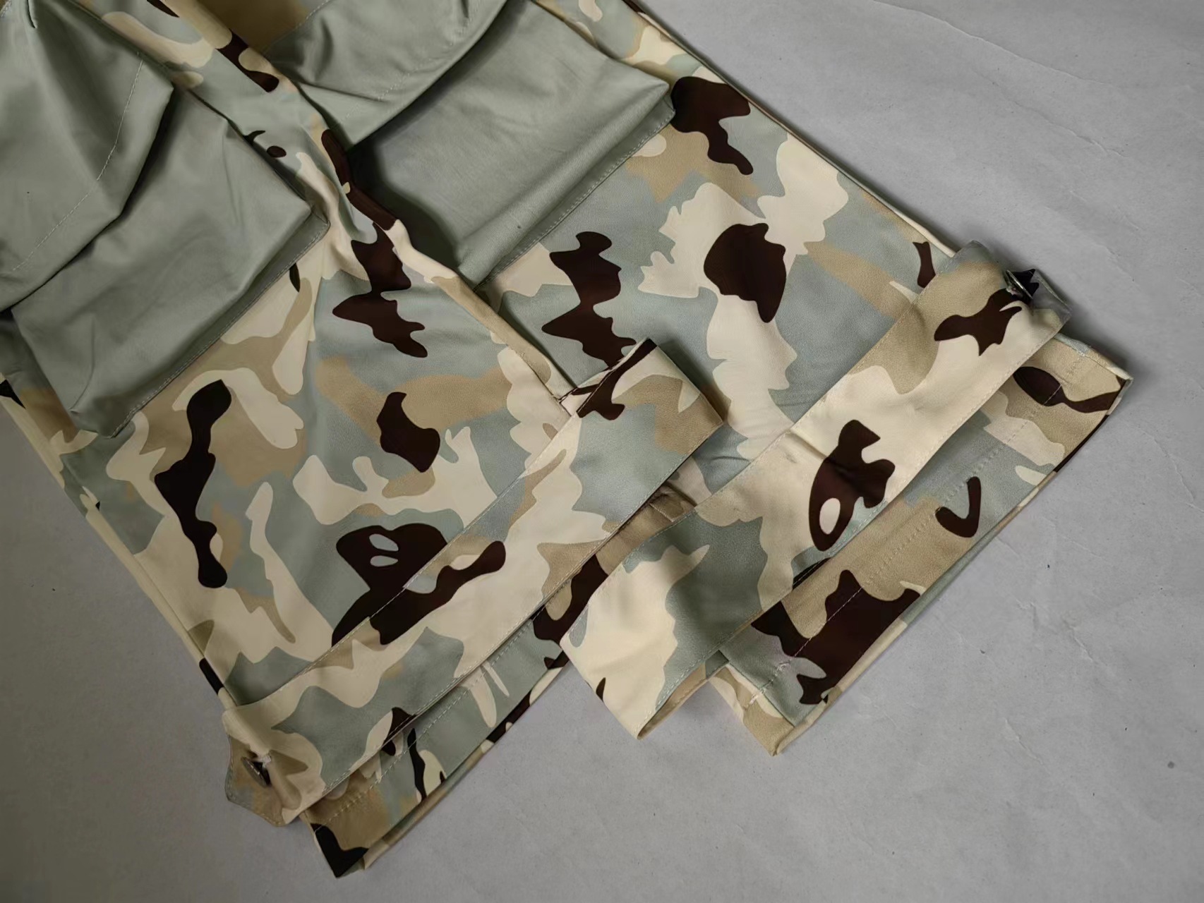 Ropa de mujer, mono holgado de cintura alta con estampado de camuflaje, con múltiples bolsillos, estilo urbano_voghion.com