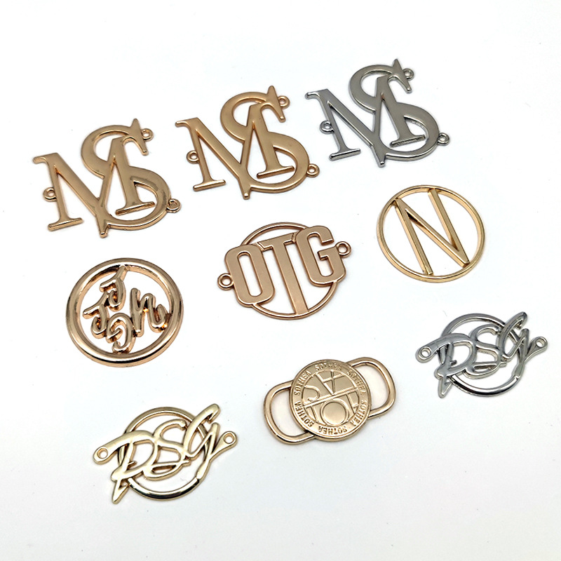 金属标牌定制服装铭牌手缝镶钻大衣金属牌字母吊链冬装围巾领标链