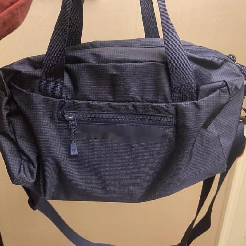 男女轻量新款通勤容量运动保龄球斜挎包