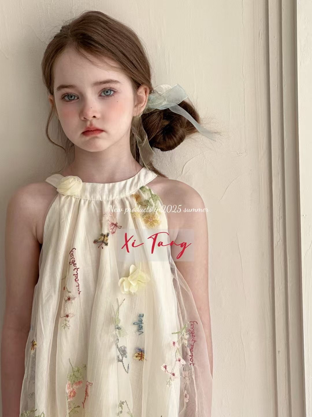 Abito bambina con scollo all'americana in tulle e ricami_voghion.com