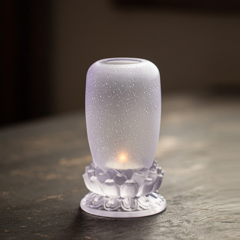 Lotus Vintage-Style Candle Holder Ornament with Glass Lampshade, Aromatherapy Tray for Home Ambiance, Candlelight Dinner with a High-End Feel Lotus Vintage-Style Candle Holder Ornament with Glass Lampshade, Aromatherapy Tray for Home Ambiance, Candlelight Dinner with a High-End Feel
