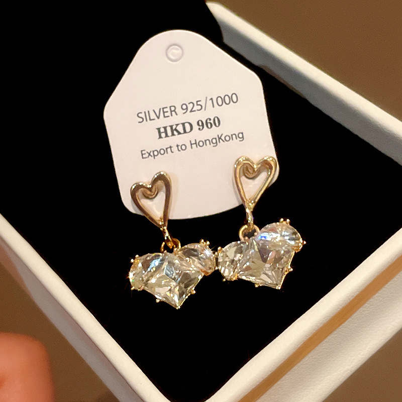 Pendientes de perlas asimétricas con cuernos de diamantes súper parpadeantes de plata Pendientes de nicho de viento frío femenino Pendientes de lujo ligero de alta calidad