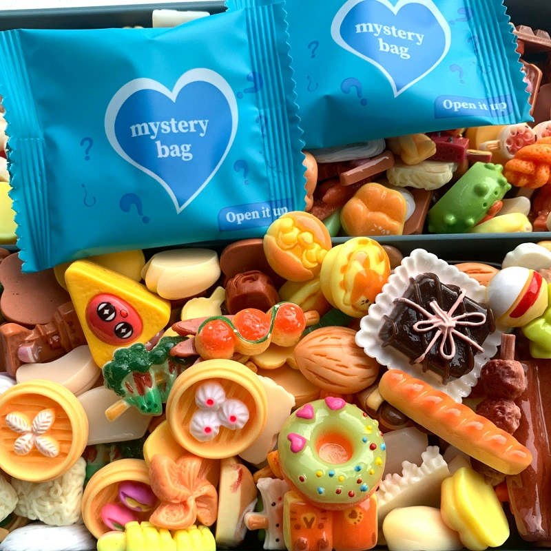 Новогодний сюрприз-бокс: милые миниатюрные фигурки животных, светящиеся, реалистичные, из смолы, в английской упаковке.