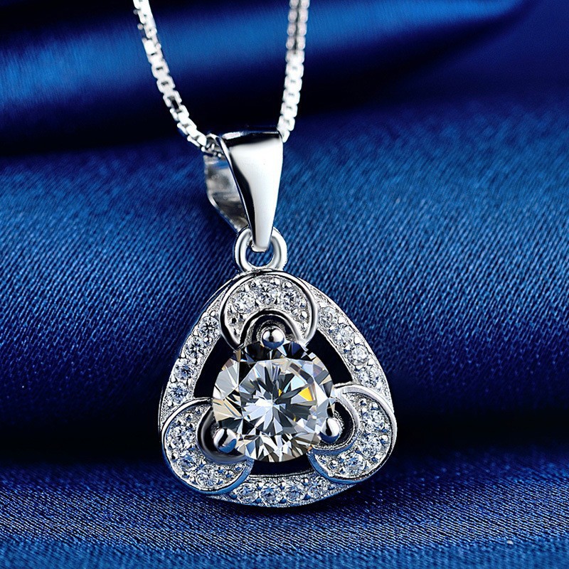 S925 diamante de plata esterlina moda ligera y lujosa alta sensación colgante de diamante femenino fresco dulce colgante fuente al por mayor