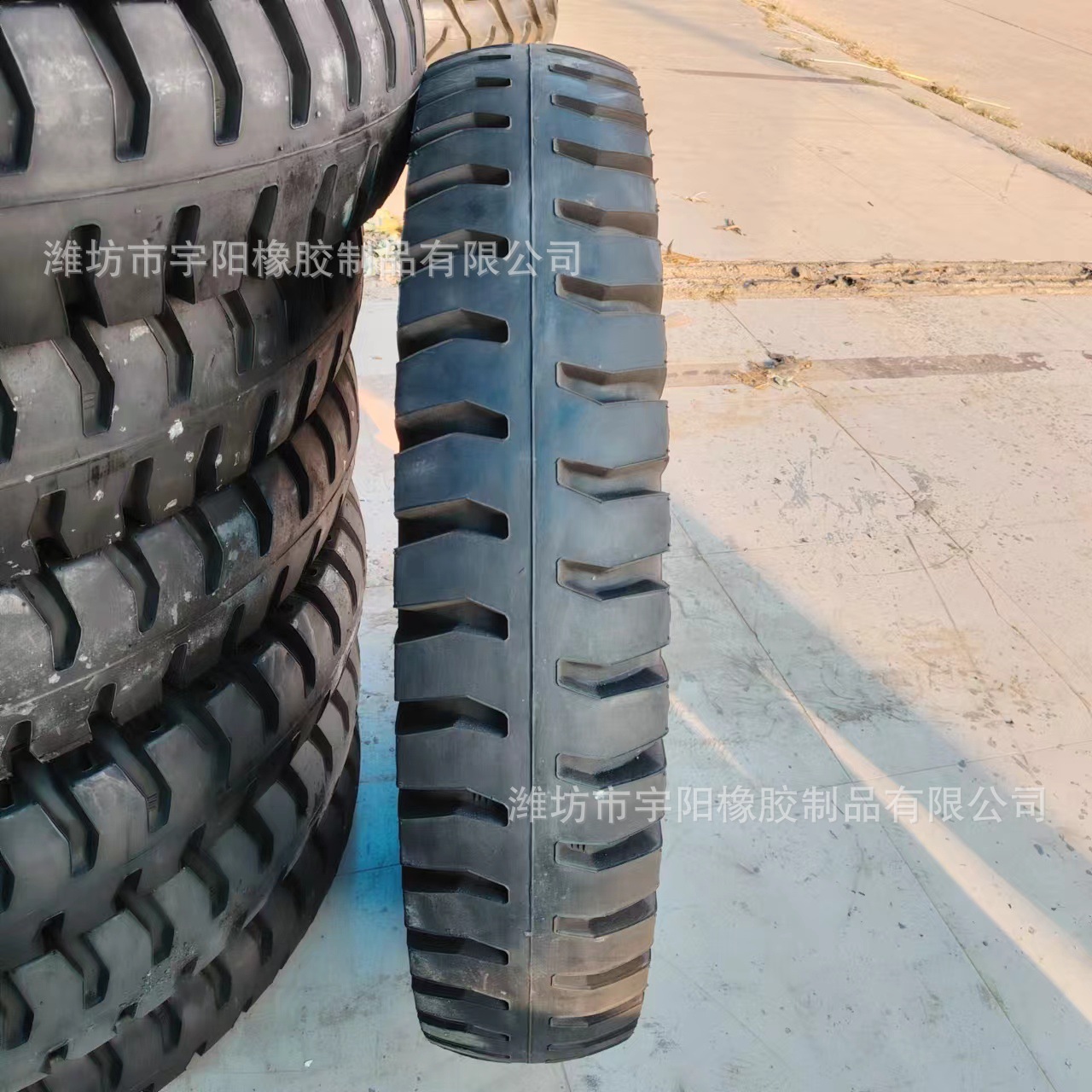 洒水车 羊角花纹10.00-20 拖车 货车 尼龙轮胎