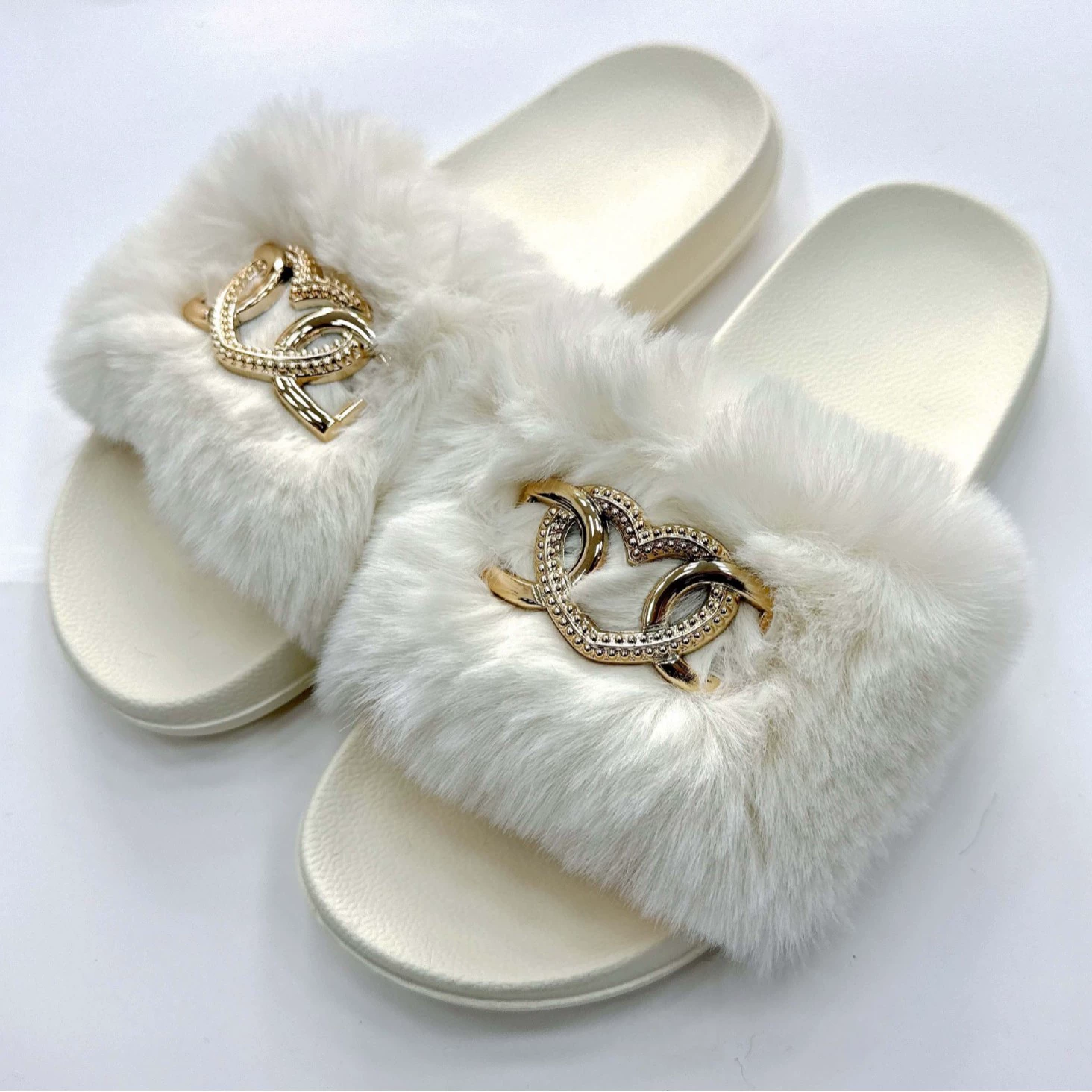 Трансграничная электронная коммерция Amazon, женские 2025 новые корейские тапочки на плоской подошве с имитацией кроличьего меха, маленькие ароматные уличные тапочки для ванной комнаты, инкрустированные бриллиантами