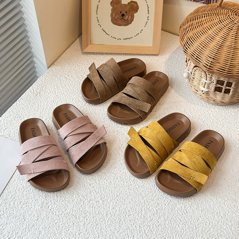 Тапочки для девочек, новинка 2025 года, летняя верхняя одежда, нескользящие дышащие высококачественные пляжные сандалии дофамина на мягкой подошве