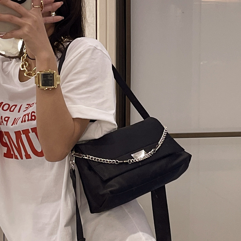 Small design chain vagrant for female 2024 new large capacity single shoulder commuter Messenger bag_voghion.com
