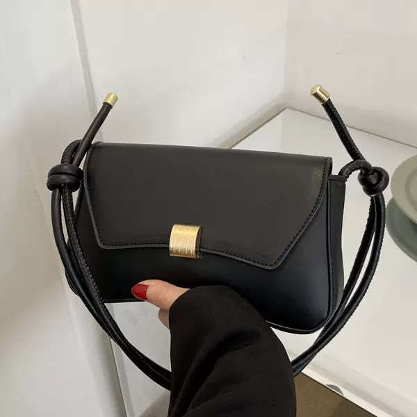 时尚2025秋季新款洋气女士个性单肩斜挎包小众设计休闲简约法棍包