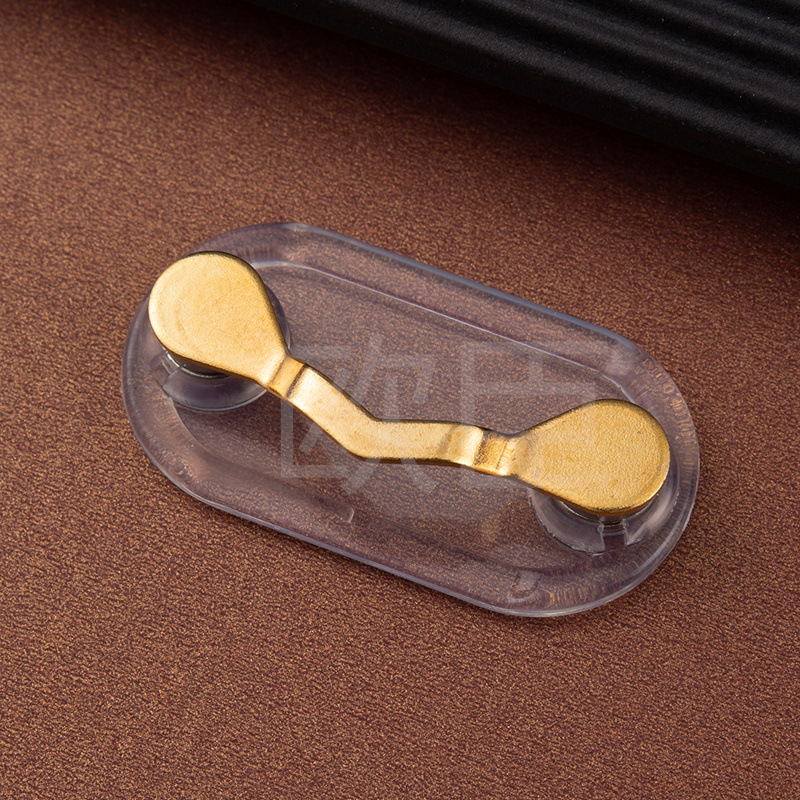 クロスボーダー爆型磁気眼鏡スタンド磁気吸引v型ブローチ工番札棚クリエイティブ磁気服イヤホンクリップ