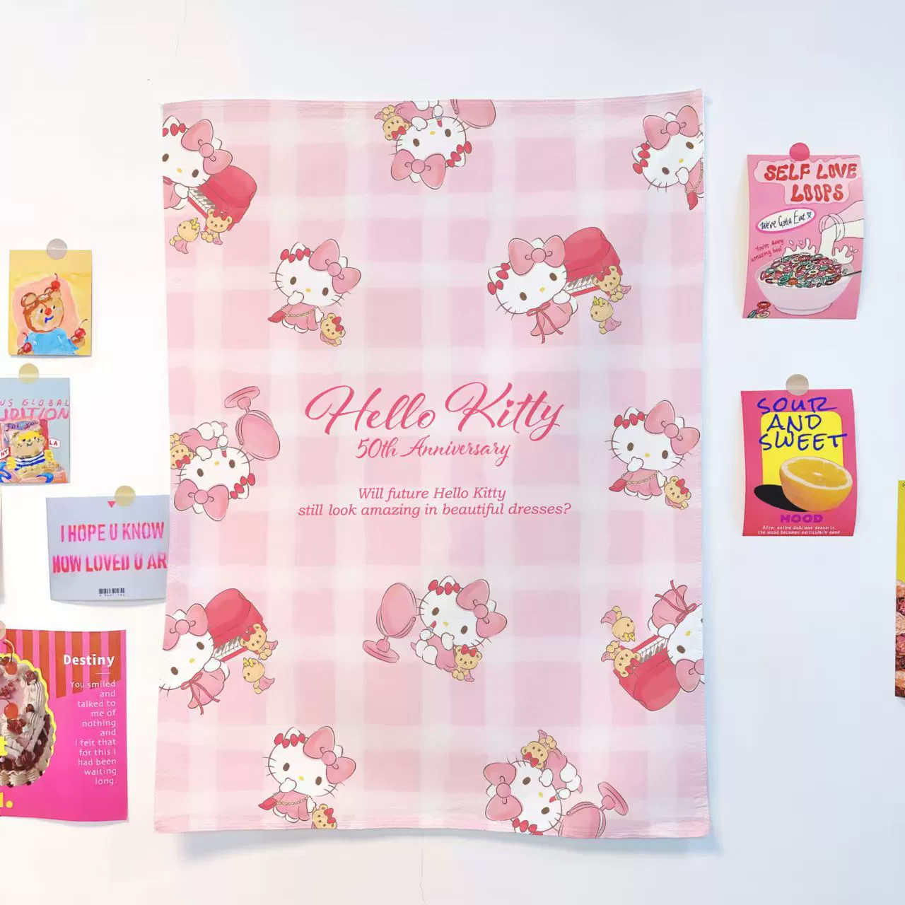 Настенный гобелен (Hello Kitty) — декоративный постер/козырёк для кроватки, размеры 35 см–3 м