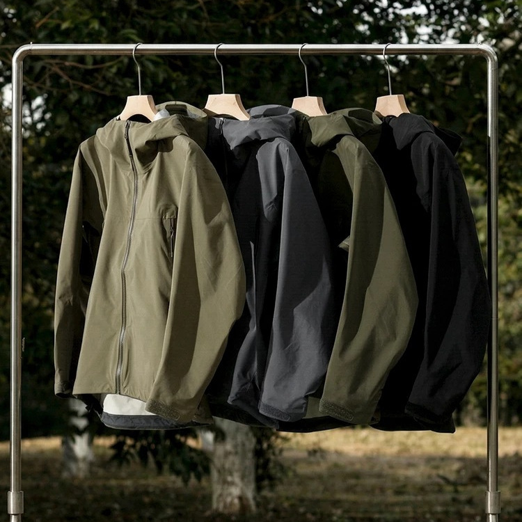 High-end outdoor alternative to the latest autumn and winter models, a top-notch windproof and waterproof laminated hooded hardshell jacket for men High-end outdoor alternative to the latest autumn and winter models, a top-notch windproof and waterproof laminated hooded hardshell jacket for men