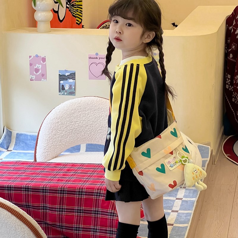 Bolso de hombro japonés pequeño fresco para niños y niñas dulce amor con colgante bolso de mensajero para niños nuevo bolso de lona para niños