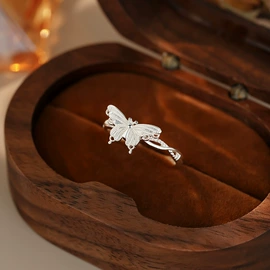 耳钉;项链;戒指