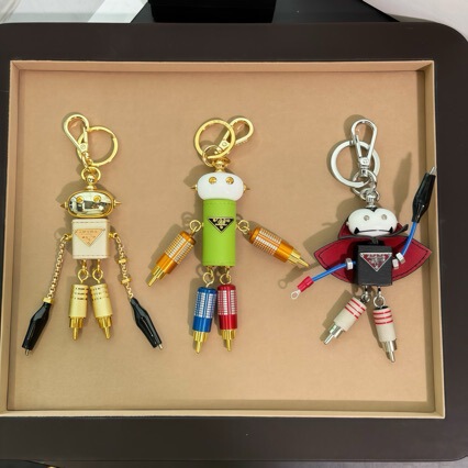 P-brand keychain pendants, foreign trade supply, fashionable accessories for bags, available for drop shipping, retail, and wholesale, trendy keychain decorations