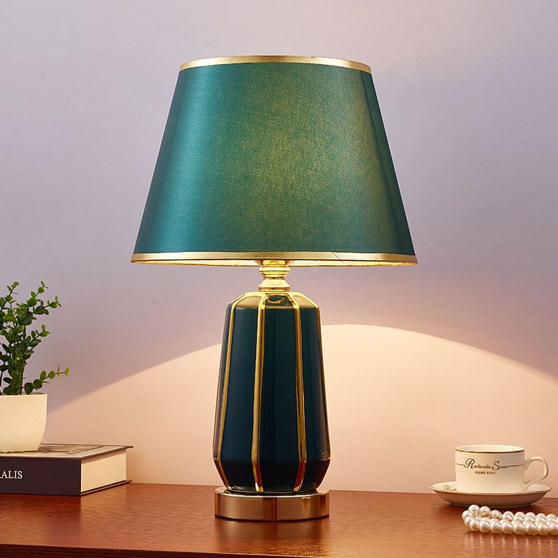 Touch bedside lamp light luxury Nordic wedding infinite dimming bedroom modern minimalist ceramic bedside table lamp remote control table lamp