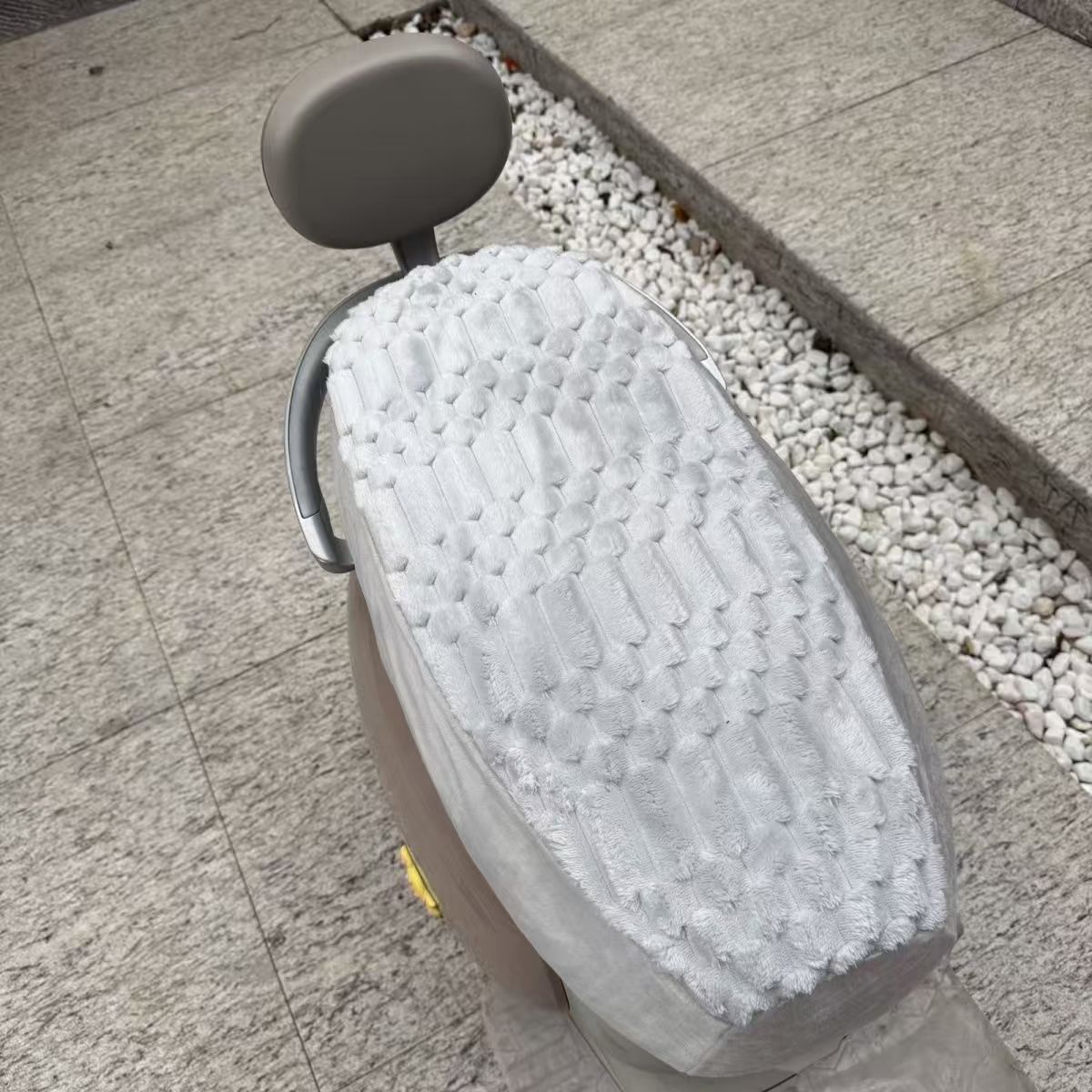 cubierta de asiento de invierno, cubierta de asiento eléctrico de lana, cubierta de asiento de lana de coral gruesa y resistente al desgaste, cubierta de asiento de todo incluido, campana de Yadi Emma