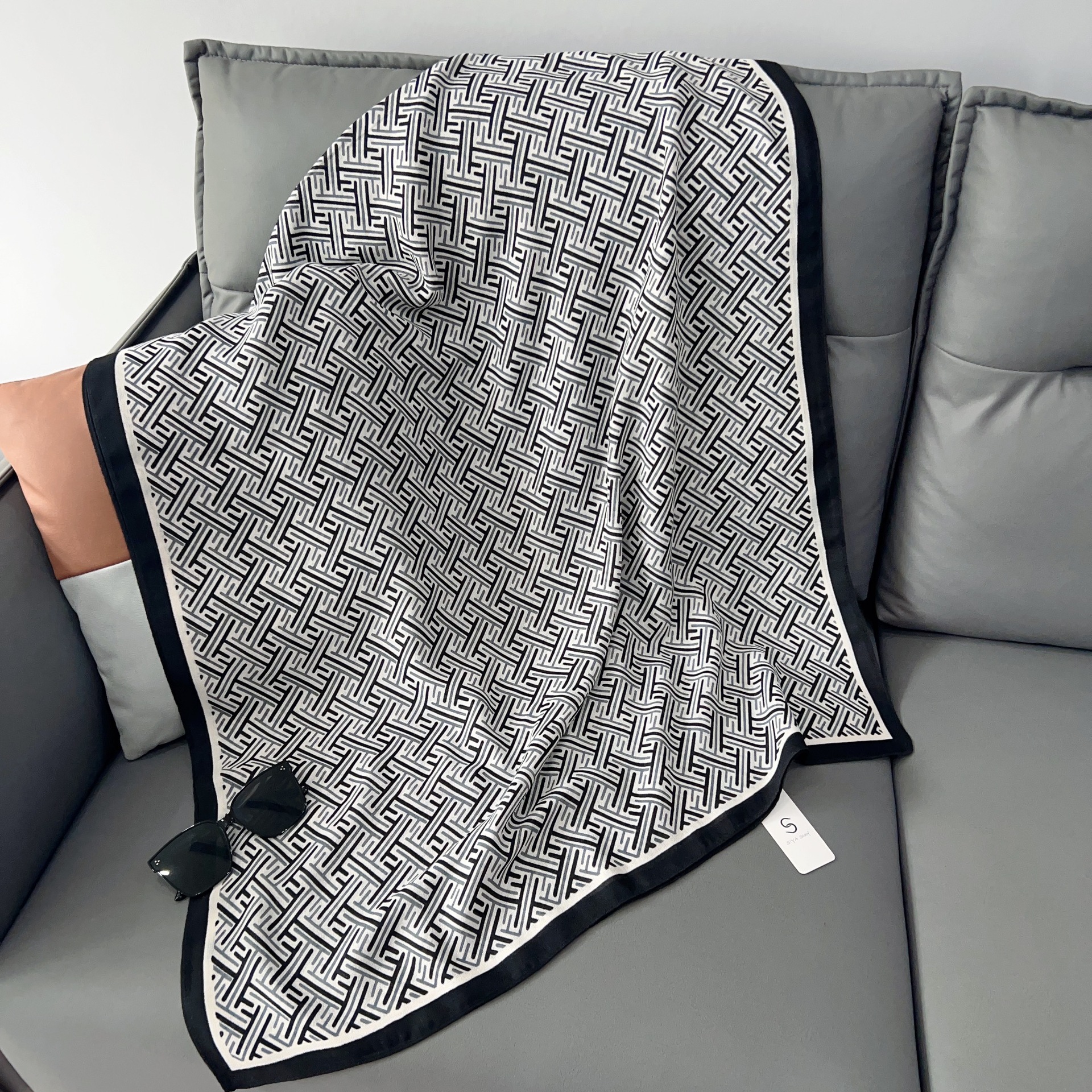 Nueva bufanda de algodón y cáñamo para mujer, bufanda de playa versátil a la moda de principios de otoño, bufanda con protección solar y doble uso_voghion.com