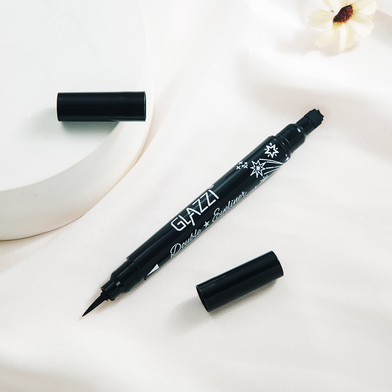 Nuevo sello de estrella de cinco puntas de doble cabeza sello Eyeliner Pen Impermeable no es fácil de smudges pluma de gusano de seda muy delgada y larga duración estudiante negro