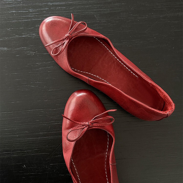 In-Stock Cowhide Version~Simple, Artistic, Retro-Style Red Women's Flats with Bow, Soft Sole, Shallow Mouth, Flat Ballet Shoes In-Stock Cowhide Version~Simple, Artistic, Retro-Style Red Women's Flats with Bow, Soft Sole, Shallow Mouth, Flat Ballet Shoes