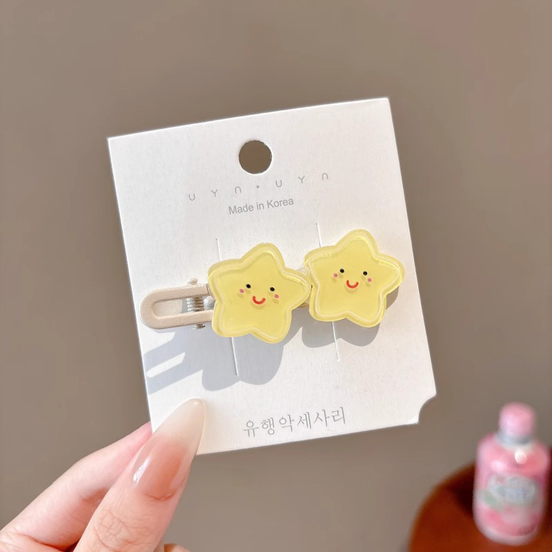 9 estrellas amarillas lechosas.