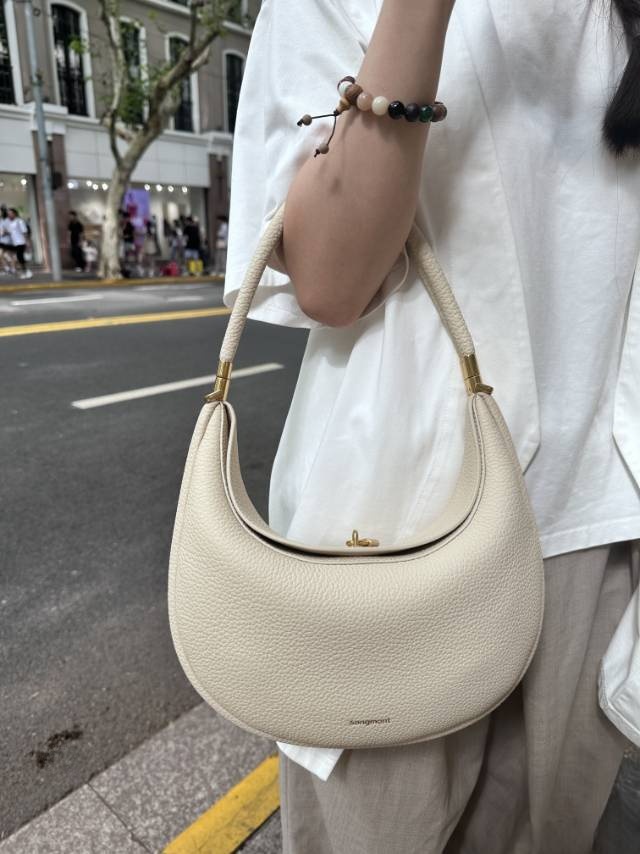 Songshan Yoyuewan Bag Series: First-layer cowhide crescent bag, underarm bag, Songshan Yoyuewan bag, second-layer cowhide