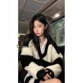 慵懒风条纹针织衫上衣毛绒绒外套女秋冬季V领长袖加厚开衫毛衣潮