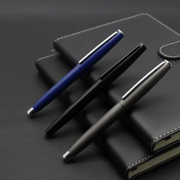 Business black frosted signature pen metal ball pen metal neutral pen gift pen LOGO manufacturers supply