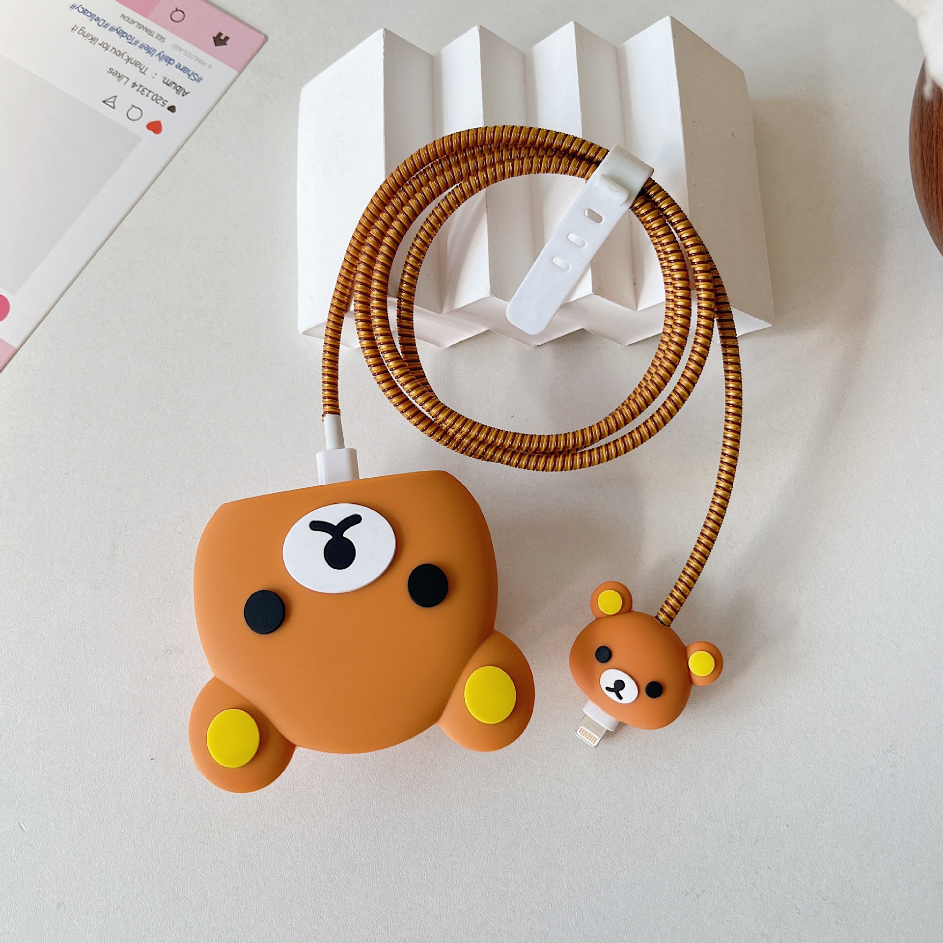 2024 nueva cubierta protectora de cabezal de carga rápida estándar británico de dibujos animados de 20W para cargador de Apple 20WPD plegable de tres enchufes