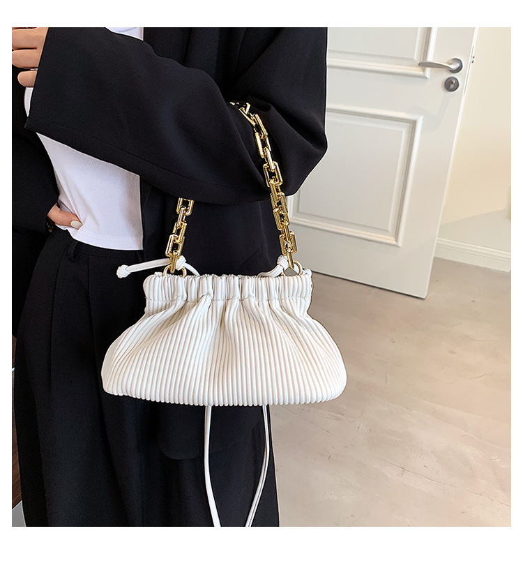 Unique Small Bag Women's Summer Versatile Messenger Bag 2021 New Trendy Fashion Shoulder Underarm Bag Pleated Bucket Bag display picture 9