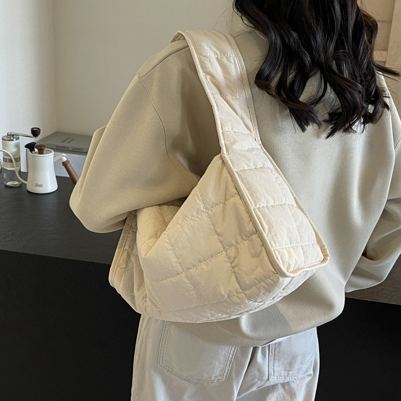 簡約菱格斜跨包女2024新款通勤手拎包格紋大容量單肩包手提托特包