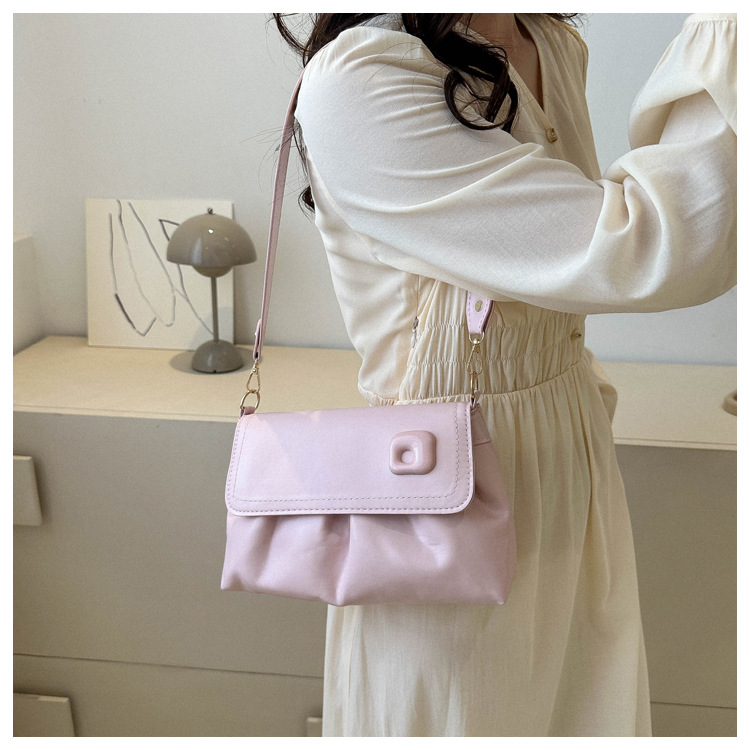 Women's Medium Pu Leather Solid Color Basic Vintage Style Streetwear Square Magnetic Buckle Shoulder Bag Crossbody Bag display picture 1