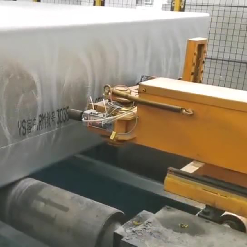 大字符铝锭喷码机     自动清洁系统    360度喷头旋转