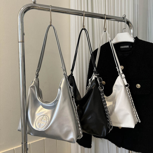 This year's popular autumn and winter new single shoulder armpit bag women's  large capacity backpack tote bag Korean version