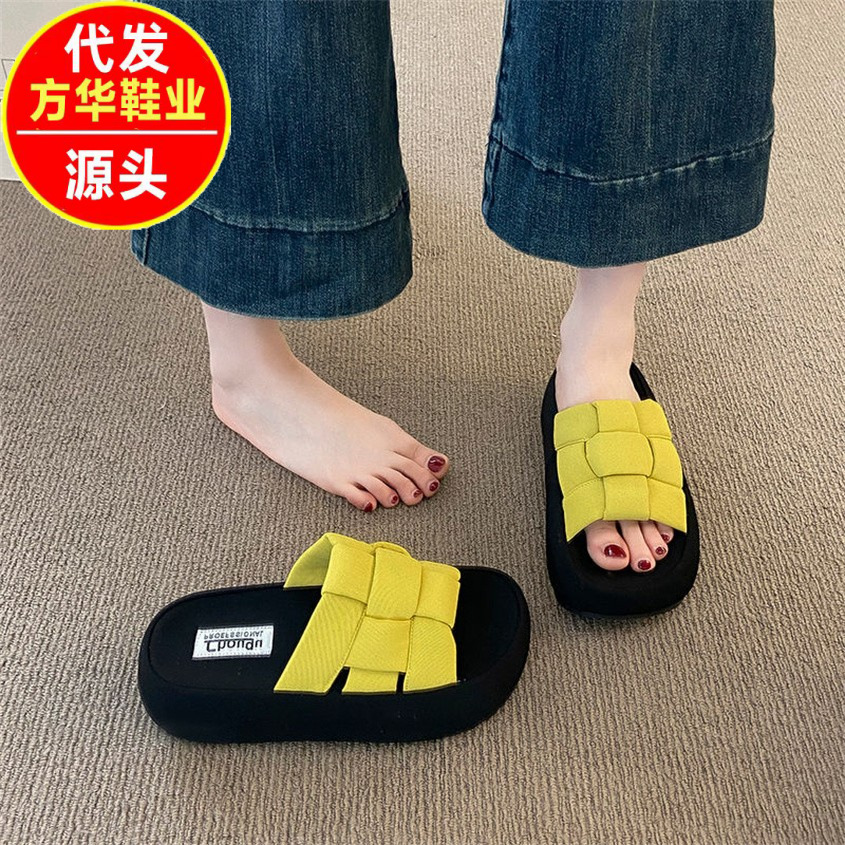 Aumentar la altura de pan negro zapatillas de verano para mujeres 2026 nuevas zapatillas de playa super caliente con falda