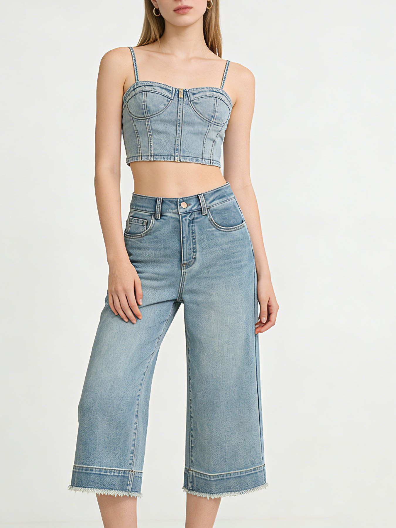Quần jean nữ ống rộng cạp cao, chất liệu cotton pha linen mỏng nhẹ, dáng suông rủ, gấu tua rua — xanh lam