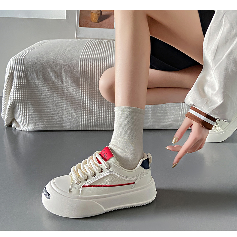 2024 Petites chaussures blanches Printemps pour femmes Nouvelle édition coréenne Instagram Étudiante Étudiante Loisirs Sports Chaussures de planche polyvalentes Street Shoot_voghion.com
