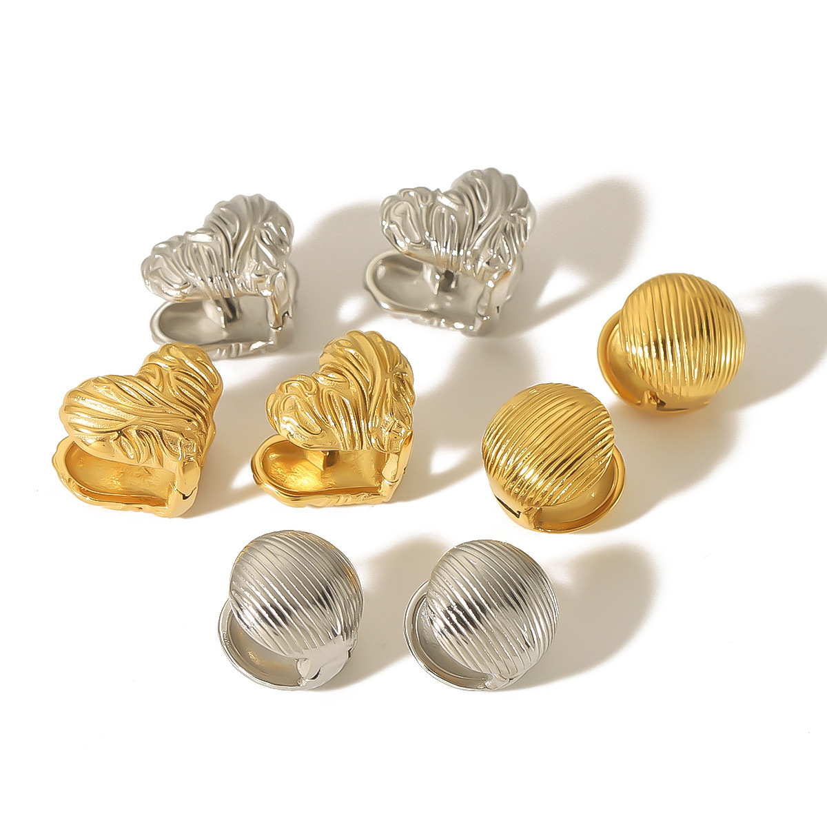 Europa y los Estados Unidos transfronterizos venta caliente cepillado amor pendientes de acero inoxidable 18k oro simple lujoso pendientes de moda pendientes al por mayor