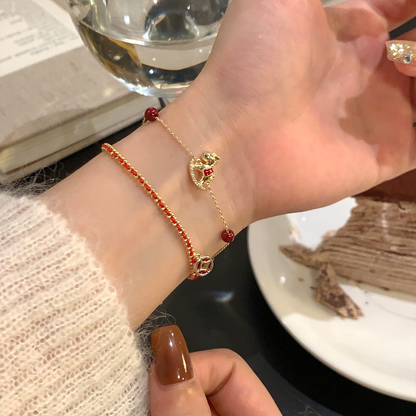 红绳本命年小马钱币编织串珠双层手链女轻奢高级感时尚气质红手饰