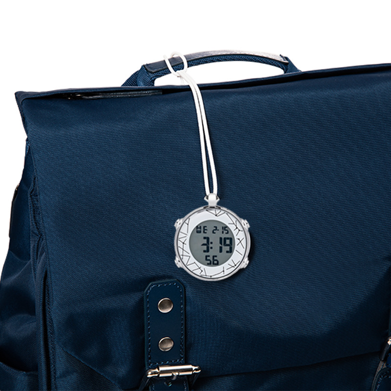 Simple reloj electrónico en stock al por mayor fluorescente noche pantalla colgante reloj patrón de dibujos animados accesorios de ropa reloj de bolsillo electrónico