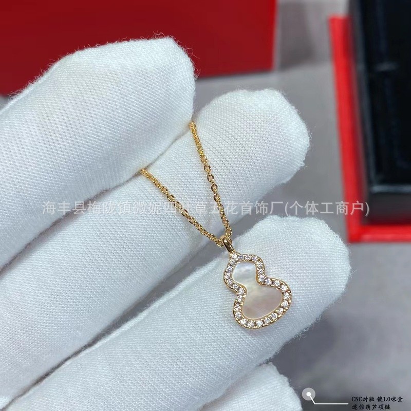 V金高級版ひょうたんネックレス、厚めの18Kローズゴールドメッキ、天然レッドカルセドニーと白蝶貝のペンダント、ダイヤモンドをあしらったダブルひょうたん|undefined