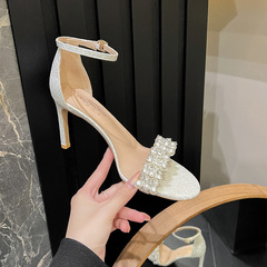 2024夏季新款法式涼鞋細跟圓頭一字帶露趾時尚韓版珍珠白色高跟鞋