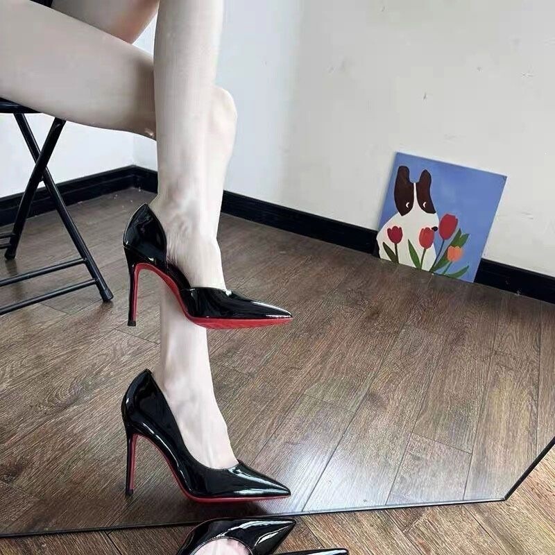 Nude Color Side-Cut Red-Soled High-Heeled Shoes for Women, Thin Heels, 2023 New Style, Pointed Toe, Shallow Mouth, Patent Leather, Sexy and Elegant Genuine Leather Pumps Nude Color Side-Cut Red-Soled High-Heeled Shoes for Women, Thin Heels, 2023 New Style, Pointed Toe, Shallow Mouth, Patent Leather, Sexy and Elegant Genuine Leather Pumps