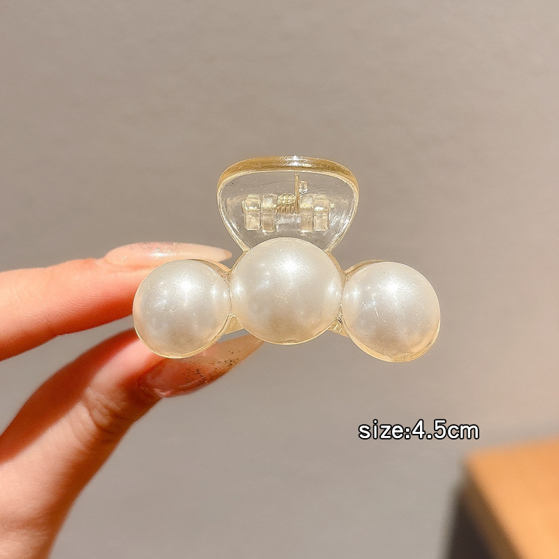 Three pearl clip single