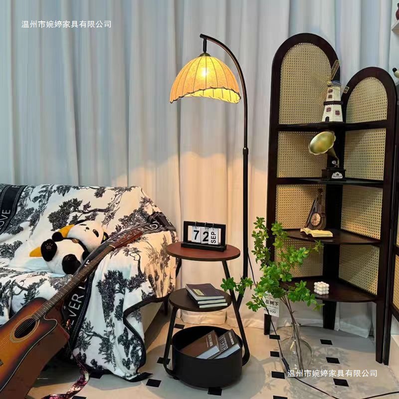 中古风客厅落地灯沙发旁边几高级感床头置物架一体卧室氛围装饰灯
