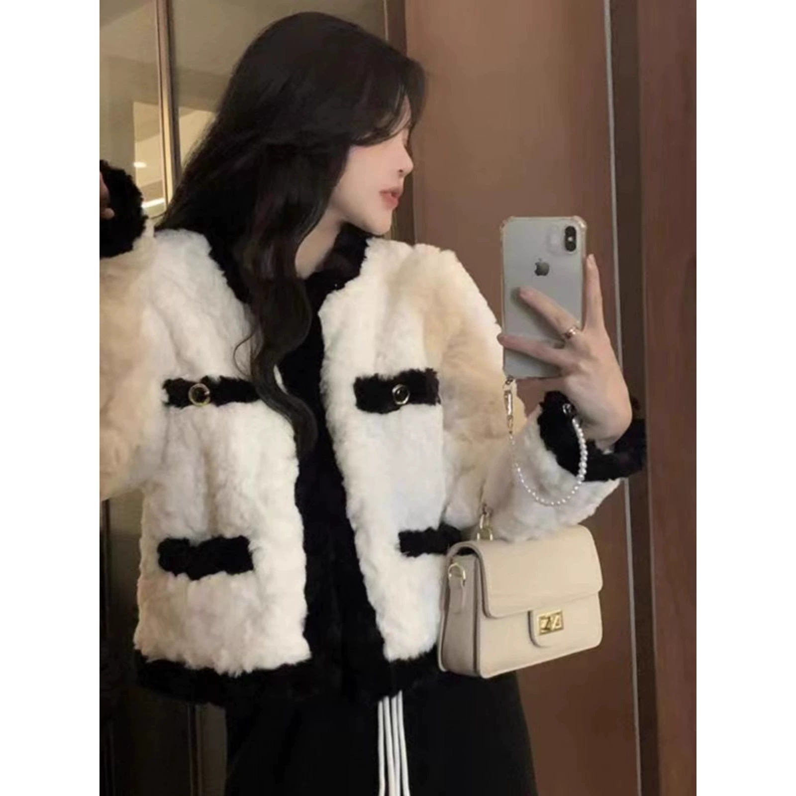 Черное бархатное осеннее полупризрение сексуальная куртка в стиле Chanel